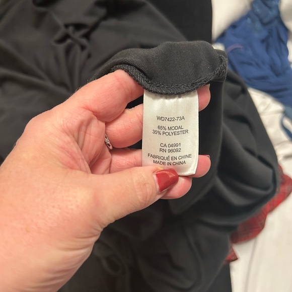 Elegant Black Midi Dress - Picture 6 of 6